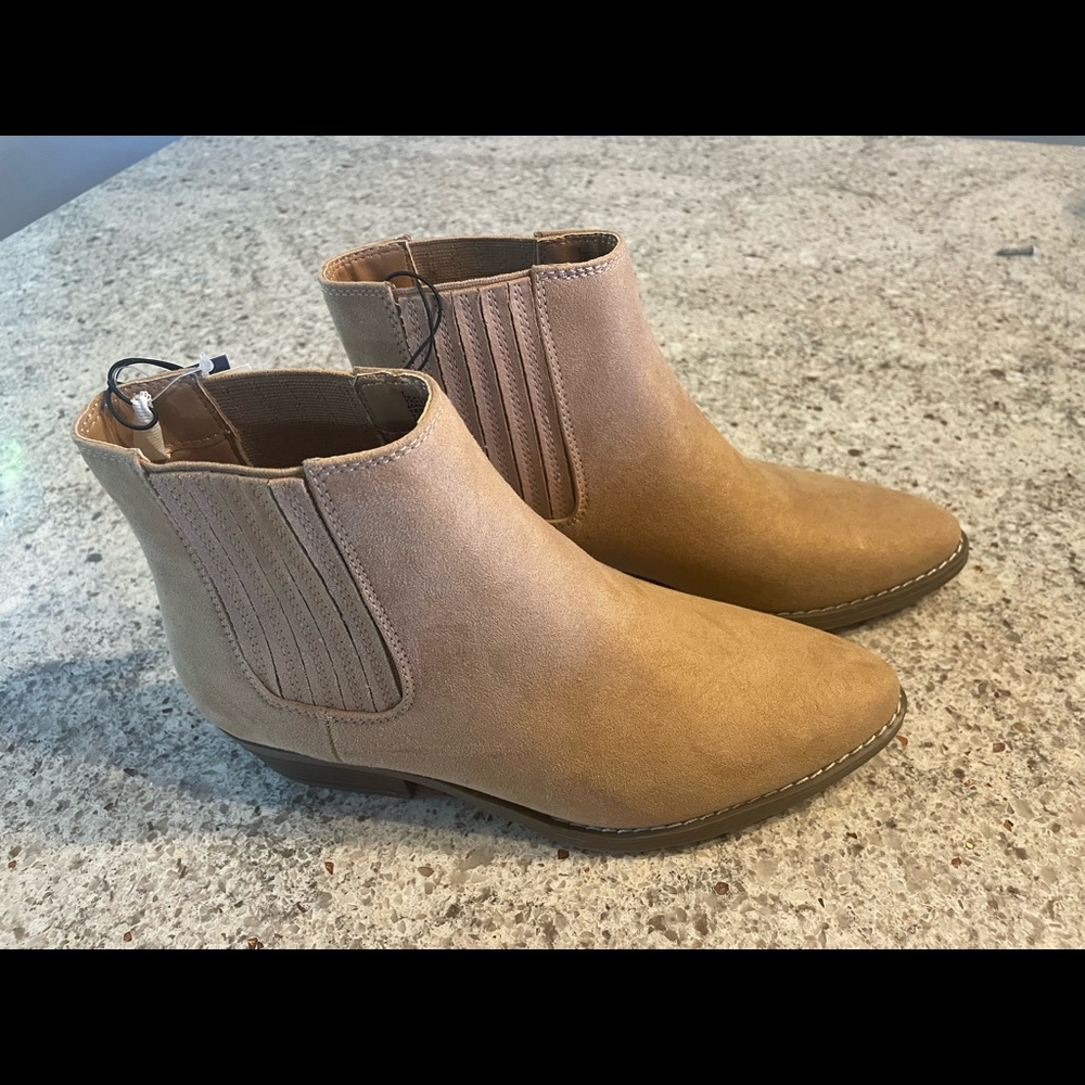 Universal thread booties